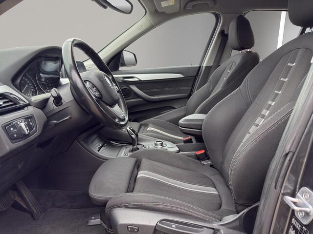 BMW X1 sDrive18i Executive | Verwarmde Sportstoelen | Camera | Led | Trekhaak | Climate | Parksenors V+A |