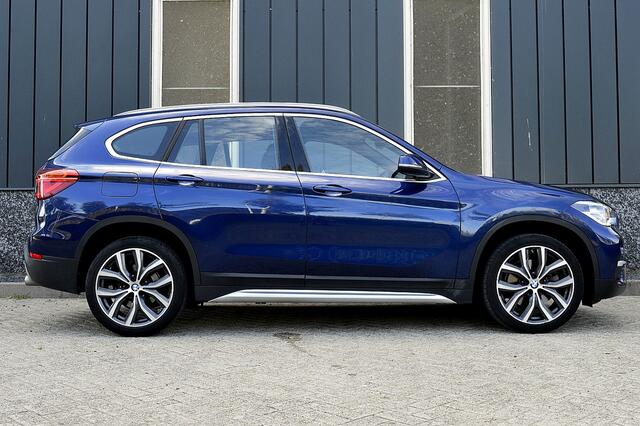 BMW X1 sDrive20i High Executive Rijklaarprijs-Garantie Panorama dak Leder Head-Up Camera Led Navigatie Airco
