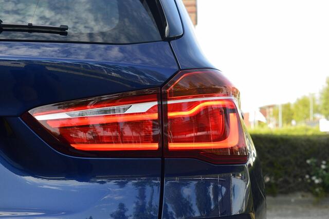 BMW X1 sDrive20i High Executive Rijklaarprijs-Garantie Panorama dak Leder Head-Up Camera Led Navigatie Airco