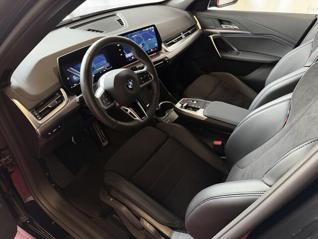 BMW X1 SDRIVE M-SPORT SHADOW LINE NAVI LED ELEK.KLEP CRUISE LEER/ALCANTARA CAMERA M-SPORT INTERIEUR / EXTERIEUR ? Top Auto's. Al 30 Jaar uw Bmw Specialist in , BMW M / M Sport / PHEV / HEV / Hybrid / Mhev / 25e / 30e / xDrive25e // xDrive30e / sDrive18i / sDrive20i / sDrive23i ?