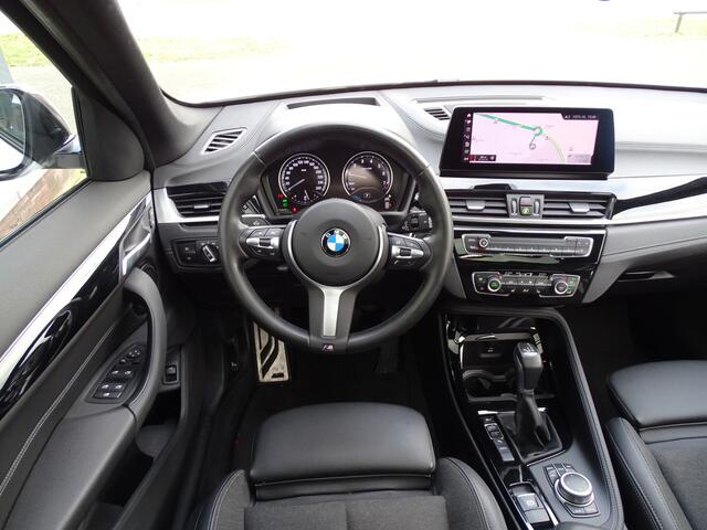 BMW X1 xDrive25e High Exe M Sport Pano.Dak Driving Ass.Plus Head-Up Trekhaak Memory 18'' LM Velgen