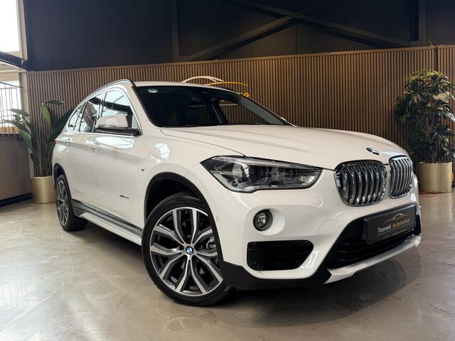 BMW X1 sDrive20i Executive M-PAKKET AUTOMAAT | LEDER | NAVIGATIE |