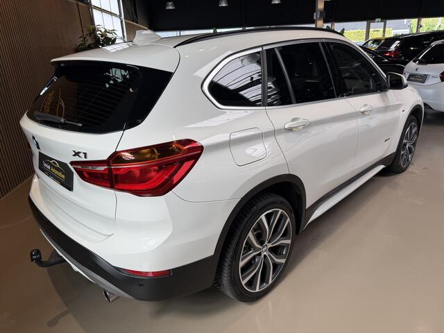 BMW X1 sDrive20i Executive M-PAKKET AUTOMAAT | LEDER | NAVIGATIE |