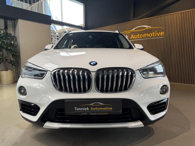 BMW X1 sDrive20i Executive M-PAKKET AUTOMAAT | LEDER | NAVIGATIE |