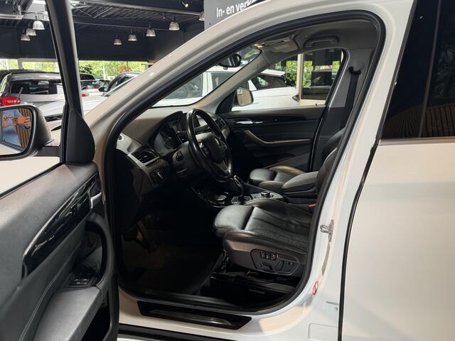 BMW X1 sDrive20i Executive M-PAKKET AUTOMAAT | LEDER | NAVIGATIE |