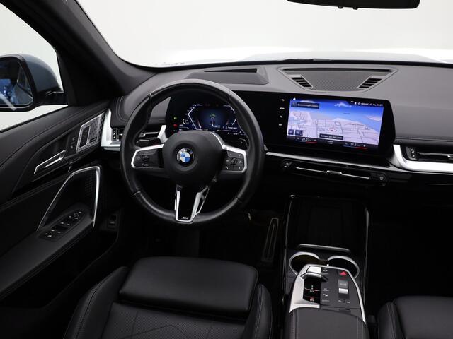 BMW X1 sDrive18i | M-Sport | Pano | Memory | 360 Camera | Head Up | Keyless | Harman/ Kardon | Prijs Rijklaar !!