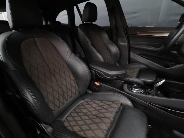 BMW X1 sDrive18i Executive Edition [HEAD-UP DISPLAY, CRUISECONTROL, PDC A, ELEKTRISCHE ACHTERKLEP, CLIMATE CONTROL, NAVIGATIE, LED, NIEUWSTAAT]