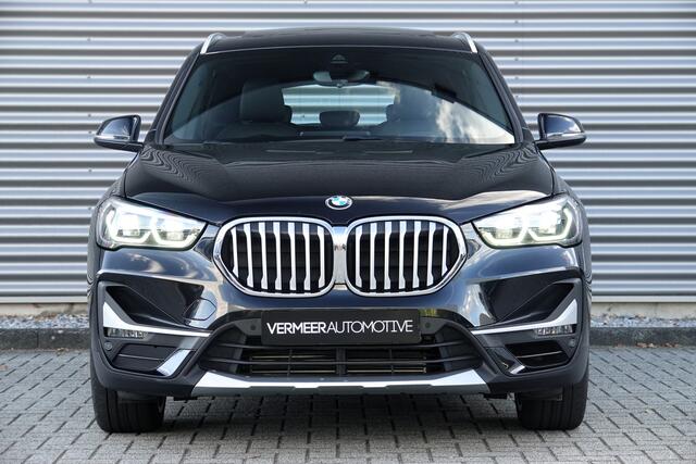 BMW X1 sDrive20i Orange Edition | Panoramadak | Head-up | Camera | DAB |