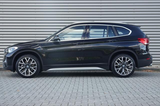 BMW X1 sDrive20i Orange Edition | Panoramadak | Head-up | Camera | DAB |