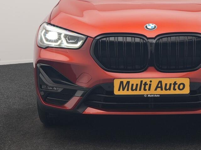 BMW X1 xDrive25e Sportline PHEV 221pk Dealer O.H | Trekhaak Afn. | Camera | Harman / Kardon | Head Up | Sporstoelen Verwarmd | Cruise Control | Carplay | Sfeerverlichting | Navigatie | DAB | 18"L.M | Plug In Hybrid |