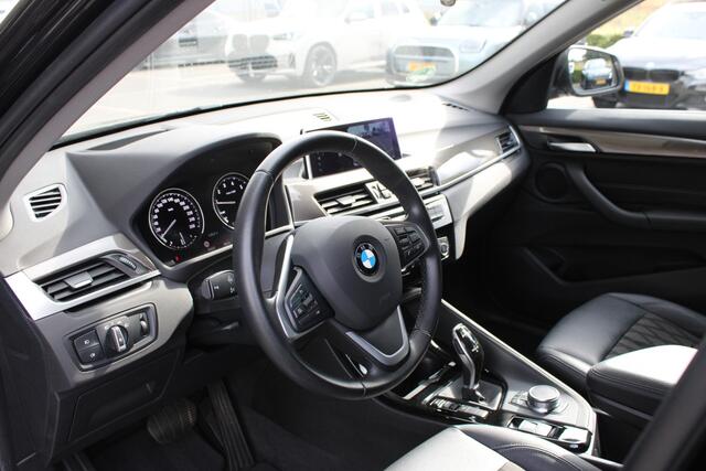 BMW X1 sDrive20i xLine Automaat / Comfort Access / Achteruitrijcamera / Head-Up / LED