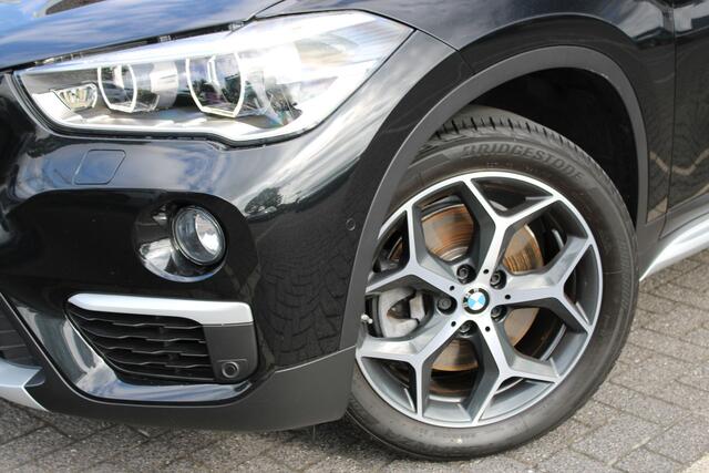 BMW X1 sDrive20i xLine Automaat / Comfort Access / Achteruitrijcamera / Head-Up / LED