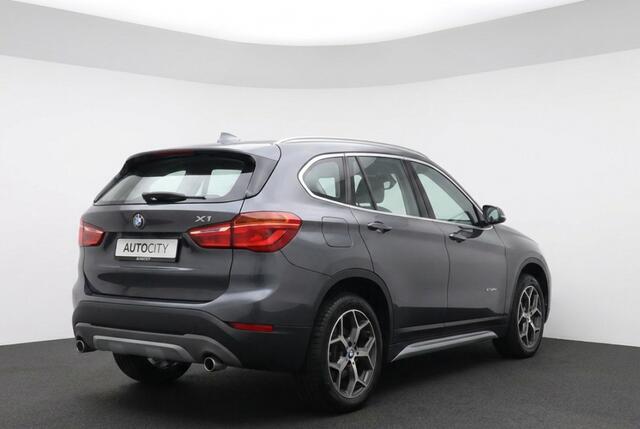 BMW X1 sDrive20i Orange Edition 192PK Panorama dak | Leder | HUD | Stoelverwarming