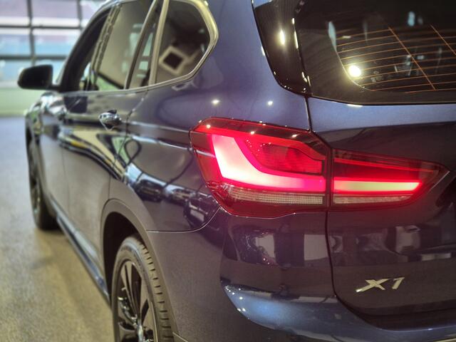 BMW X1 xDrive25e High Executive Sport Line | Blackline Blue | Camera | HUD | Stoelverwarming