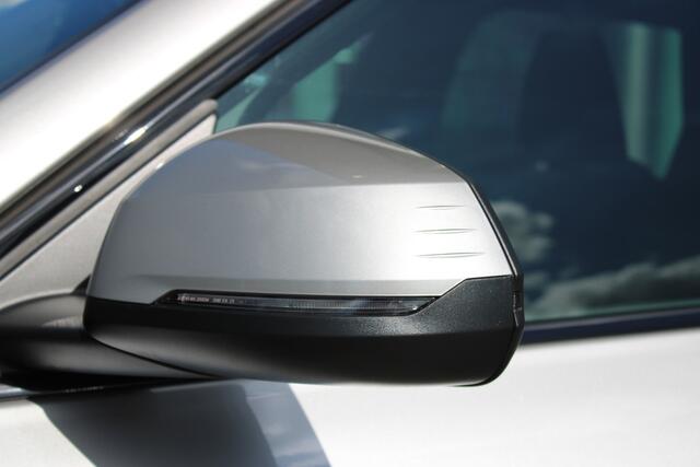 BMW X1 xDrive25e M Sport Automaat / Sportstoelen / Achteruitrijcamera / M Adaptief onderstel / Stoelverwarming