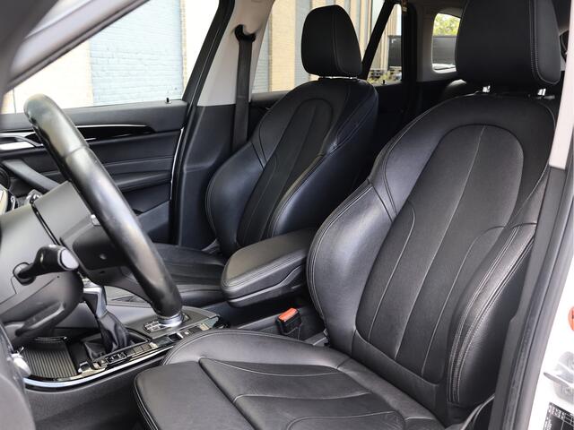 BMW X1 sDrive20i Centennial High Executive | LED | Verw Stoelen | Leder |