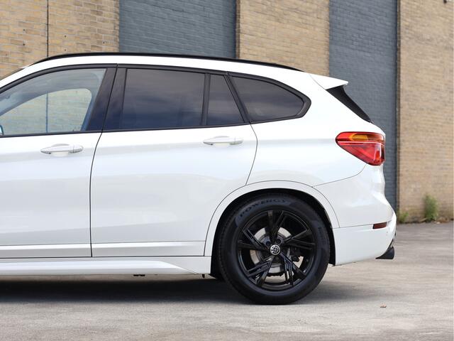 BMW X1 sDrive20i Centennial High Executive | LED | Verw Stoelen | Leder |
