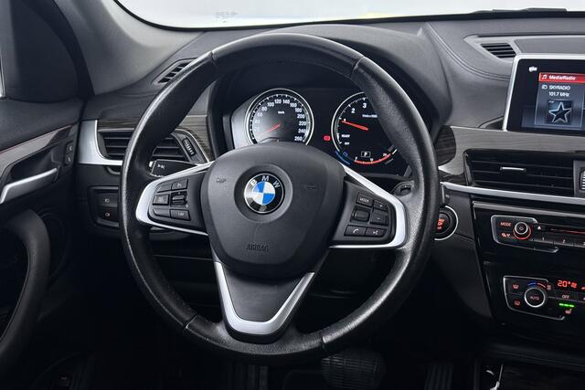 BMW X1 sDrive18i High Executive (TREKHAAK, CAMERA, STOELVERWARMING, DEALER ONDERHOUDEN)