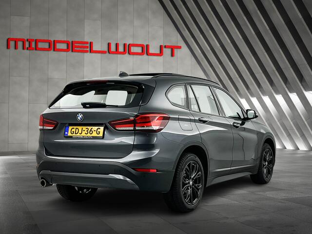 BMW X1 sDrive18i High Exe. Shadow-Line Pano-dak/Leder/18'LMV/Navi+ Keyless Start