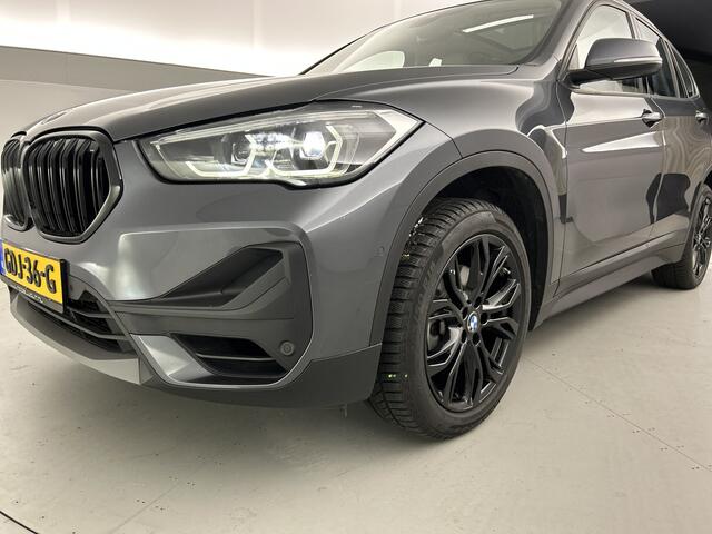 BMW X1 sDrive18i High Exe. Shadow-Line Pano-dak/Leder/18'LMV/Navi+ Keyless Start