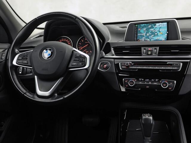 BMW X1 sDrive20i Executive 192Pk Automaat (NAVIGATIE, CLIMATE, TREKHAAK, SPORTSTOELEN, GETINT GLAS, PARKEERSENSOREN, NIEUWSTAAT)