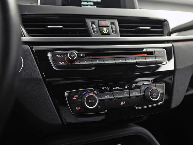 BMW X1 sDrive20i Executive 192Pk Automaat (NAVIGATIE, CLIMATE, TREKHAAK, SPORTSTOELEN, GETINT GLAS, PARKEERSENSOREN, NIEUWSTAAT)