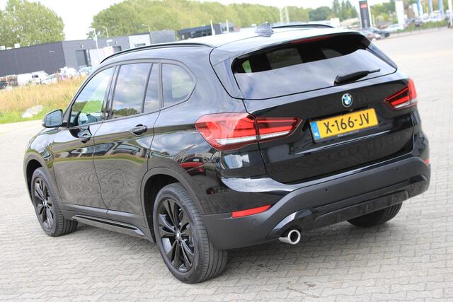 BMW X1 sDrive18i Camera | Stoelverwarming | Navi | Leder | Stoelverwarming | Sportline | Zwarte Velgen | DAB