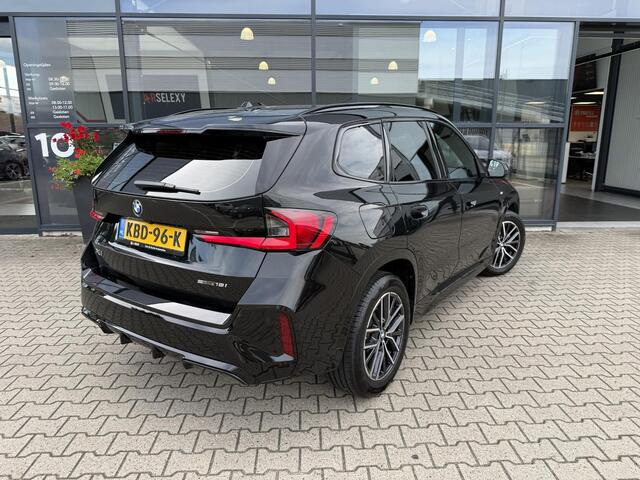 BMW X1 sDrive18i M-Sport *Sportstoelen & Cruise Control*