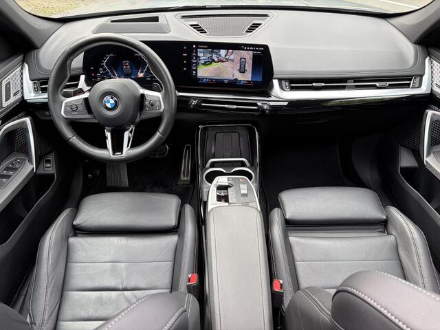 BMW X1 sDrive18i Frozen Grey M-Sport Pano Leer HUD Har/Ka