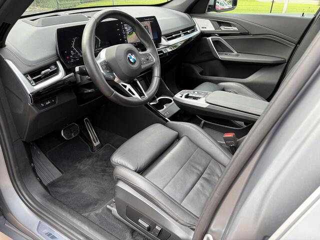 BMW X1 sDrive18i Frozen Grey M-Sport Pano Leer HUD Har/Ka