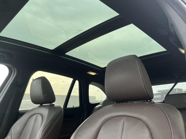 BMW X1 xDrive25i High Executive | 232 pk | M-Sport | 19" | Head-Up | Trekhaak | Panorama | Harman Kardon