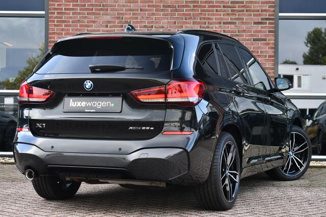 BMW X1 xDrive25e 220pk M-Sport 19inch Leder Stuurverw LED El-klep DAB BTW-auto!