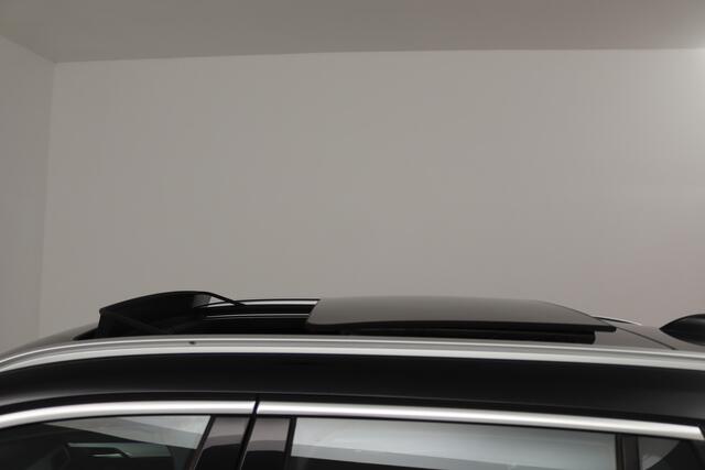 BMW X1 sDrive20i VDL Nedcar Edition (PANORAMADAK, CAMERA, STOELVERWARMING, PARKEERSENSOREN)
