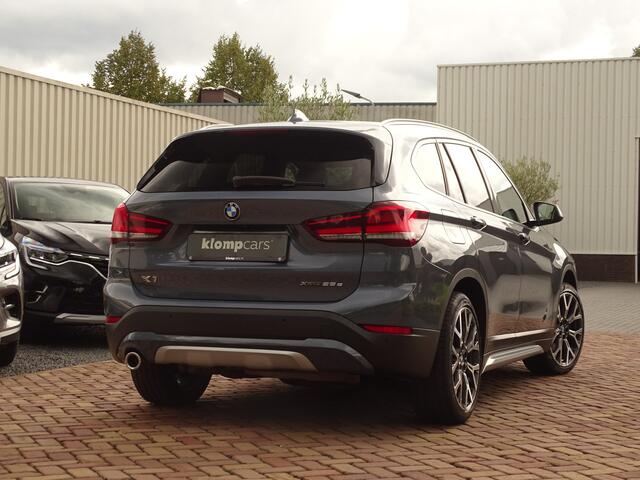 BMW X1 xDrive25e High Ex. | Stormbay | Camera | Trekhk afn | Elek.st. | Leer | 19 inch | Uniek!