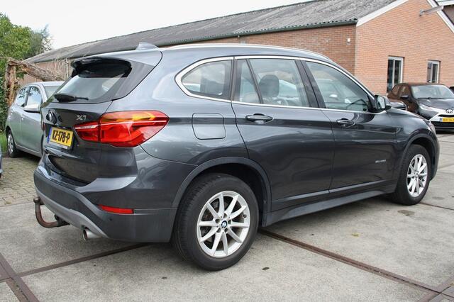 BMW X1 sDrive20i High Executive / NAP / Nieuwstaat 1ste Eig. / Trekhaak / Leder