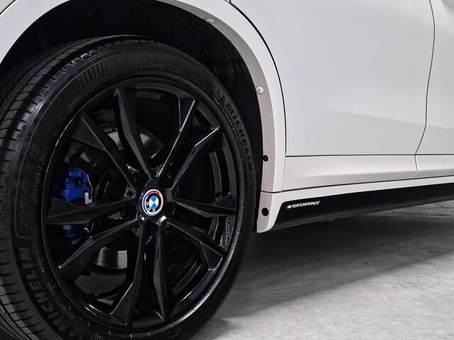 BMW X1 xDrive20i M Sport | Trekhaak 2000kg | Panoramadak | Uniek! | Extreem netjes! |