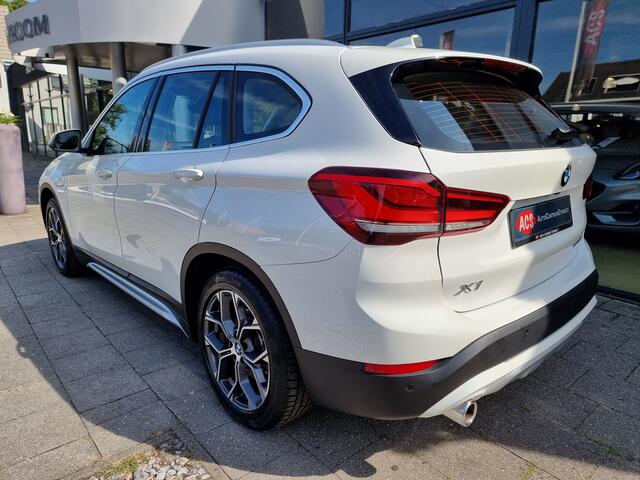 BMW X1 xDrive25e X Line Plugin | Panorama | Leder | Widescreen | Zeer nette staat! | Incl. BTW