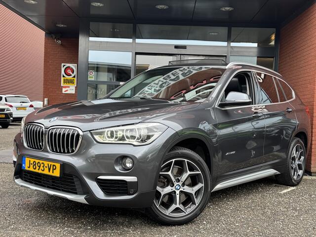 BMW X1 xDrive20i Executive // PANO / SCHUIF- KANTELDAK // NAVI // PDC V+A // CRUISE // TREKHAAK // ELEK. ACHTERKLEP //