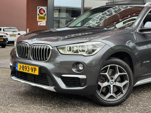 BMW X1 xDrive20i Executive // PANO / SCHUIF- KANTELDAK // NAVI // PDC V+A // CRUISE // TREKHAAK // ELEK. ACHTERKLEP //