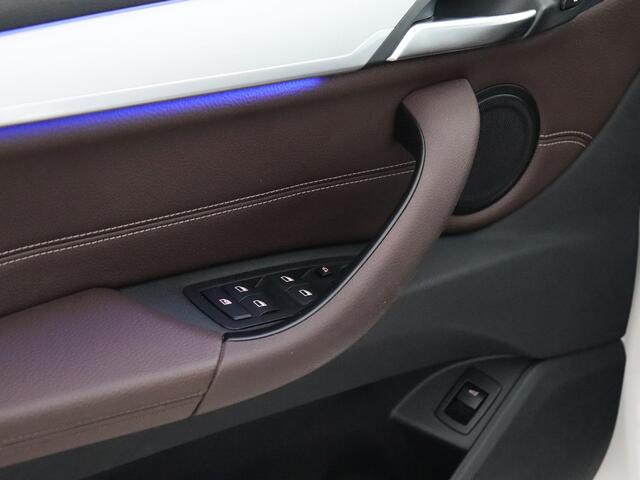 BMW X1 sDrive20i High Executive (Pano / Afn. trekhaak / Camera / Head up / Elek. achterklep / 19'')