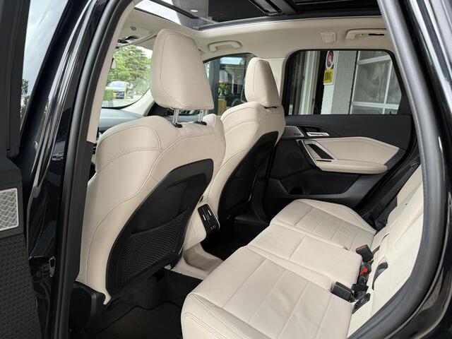 BMW X1 xDrive23i X LINE | PANORAMA | ELEKTRISCHE STOELEN | SPORTSTOELEN | LEDER | HARMAN KARDON | NEDERLANDE AUTO |