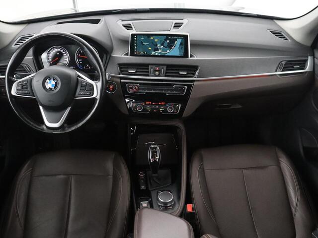 BMW X1 xDrive20i High Executive | Trekhaak | LED | Stoelverwarming | Keyless | Camera |
