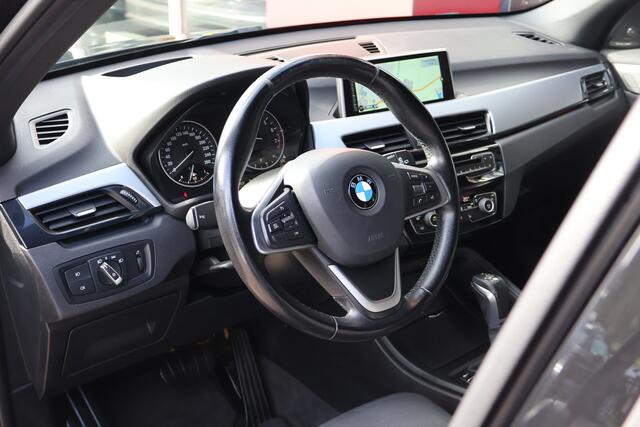 BMW X1 sDrive18i High Executive | Origineel NL | Shadow Line | HUD | Panoramadak | Leder |