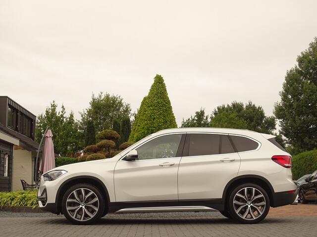 BMW X1 xDrive25i | BOMVOL!! | Uniek | Carplay|Trekhk|PearlWeiss|HUD|Zie tekst!