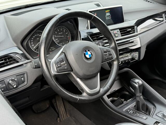 BMW X1 xDrive20i Centennial High Executive | Nieuw Binnen! | HUD | Stoelverwarming | Trekhaak