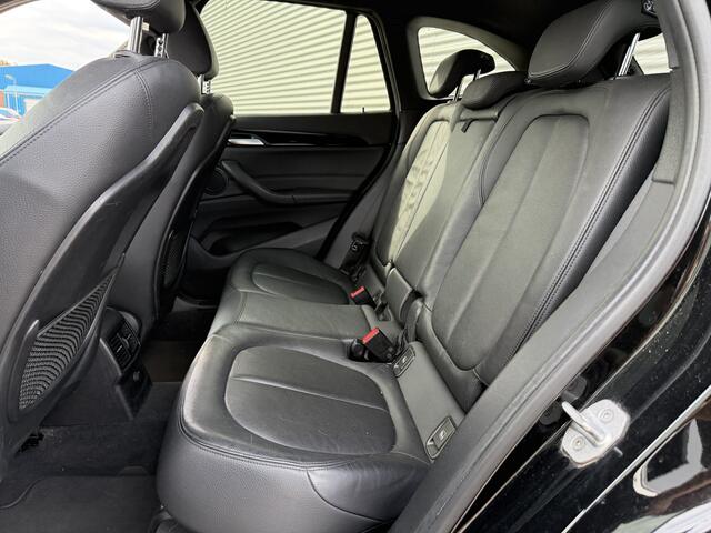 BMW X1 xDrive20i Centennial High Executive | Nieuw Binnen! | HUD | Stoelverwarming | Trekhaak