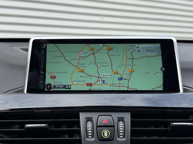 BMW X1 xDrive20i Centennial High Executive | Nieuw Binnen! | HUD | Stoelverwarming | Trekhaak
