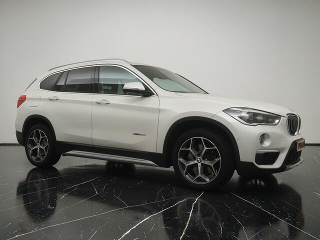 BMW X1 sDrive20i Centennial High Executive Automaat 192PK - Lederen bekleding - Panoramadak - Stoelverwarming - 18 inch LM velgen - 12 maanden garantie
