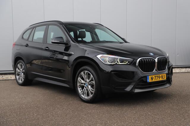 BMW X1 xDrive25e Business Edition Plus Trekhaak Leder LED Navigatie Head up Display Stoelverwarming 18 inch LMV Elektrische Achterklep