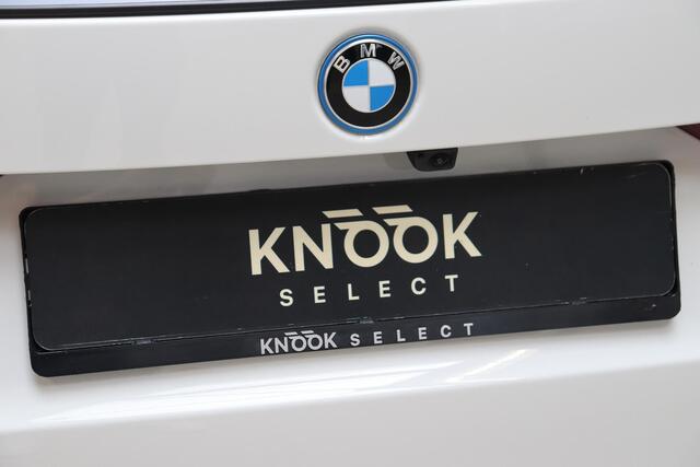 BMW X1 xDrive25e Executive M Sport Pakket Automaat / Widescreen Display / Shadow Line / Achteruitrijcamera / Extra Getint Glas / 19 Inch / Climate Control / Apple CarPlay / Adaptief M Onderstel / Parkeerhulpsysteem / DAB / Stoelverwarming